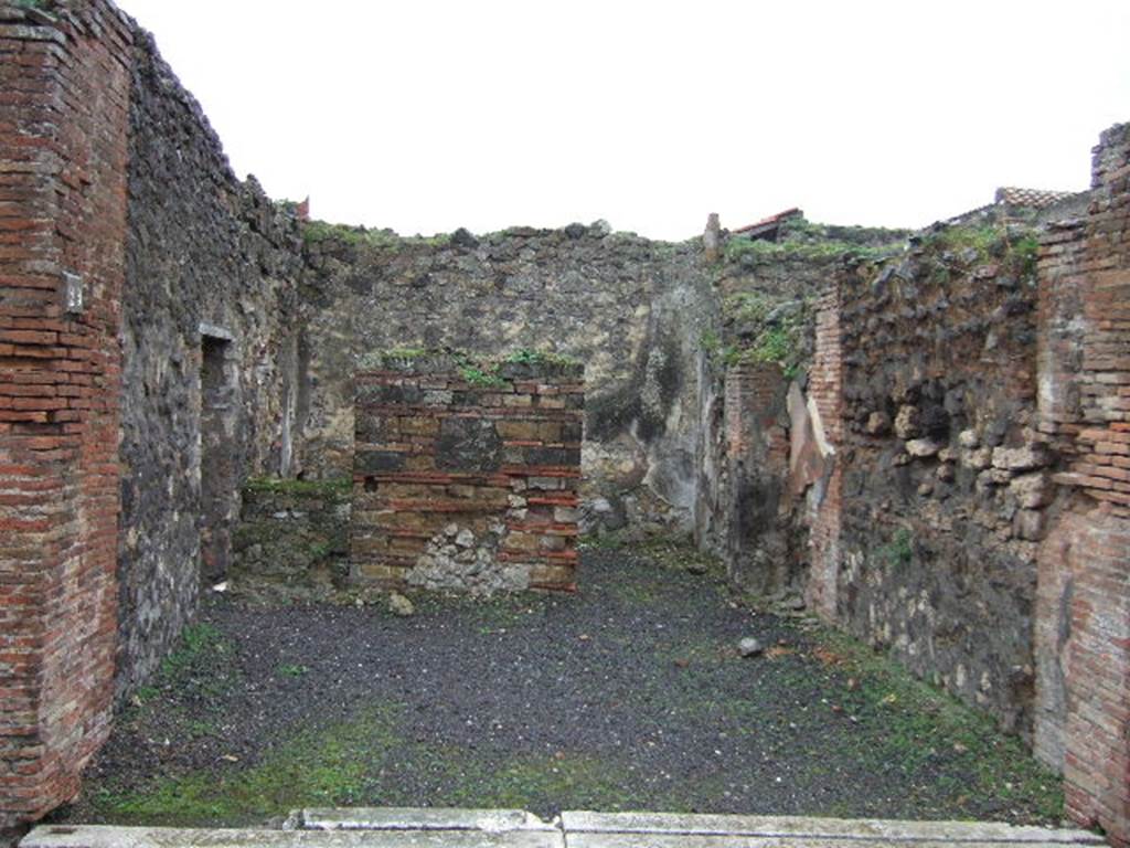 VII.9.29 Pompeii. December 2005. Looking across shop to rear room.