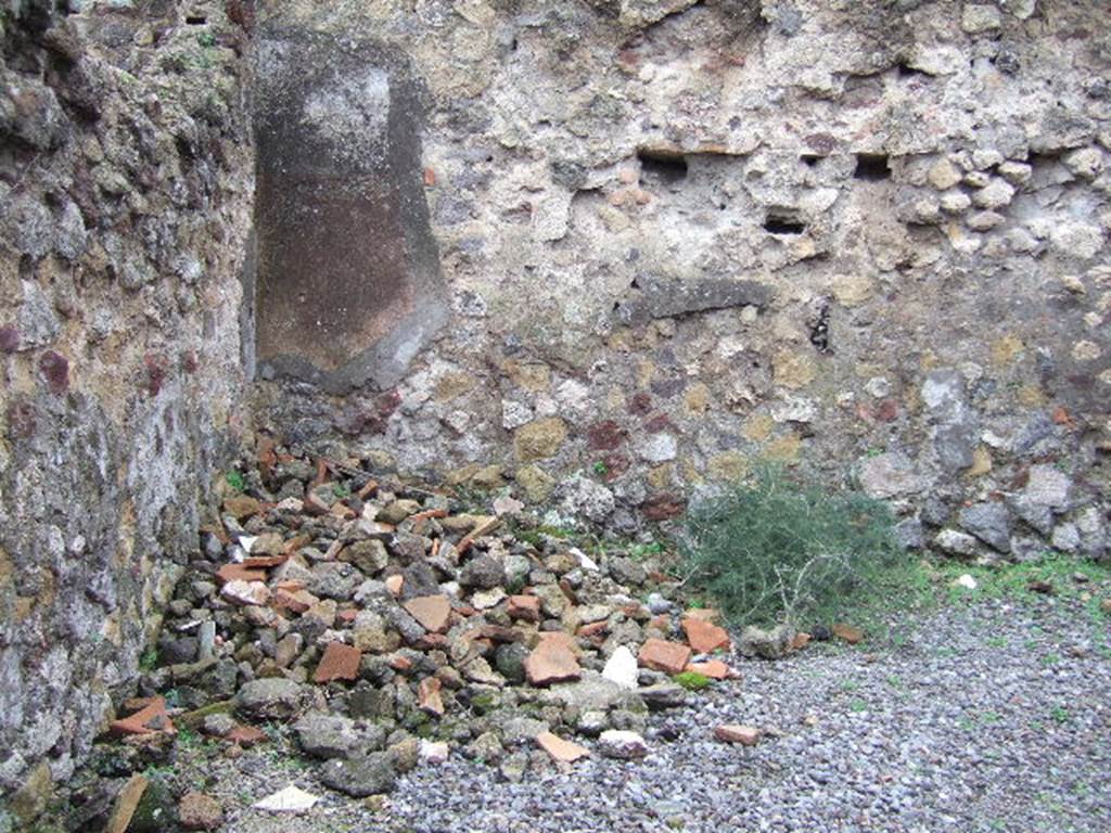 VII.9.31 Pompeii. December 2005. South-west corner. 