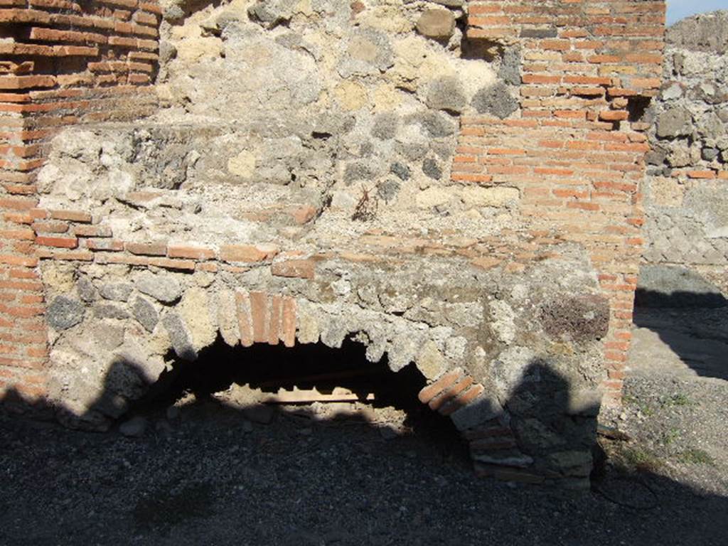 VII.9.31 Pompeii. December 2005. Oven in kitchen.