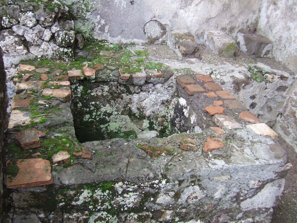 VII.9.33 Pompeii. December 2005. Kitchen area.