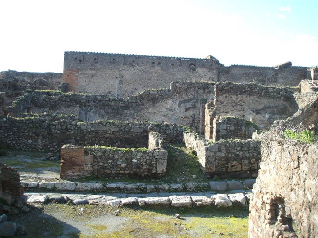 VII.9.35/36 Pompeii. December 2004. Looking west from VII.12.35.