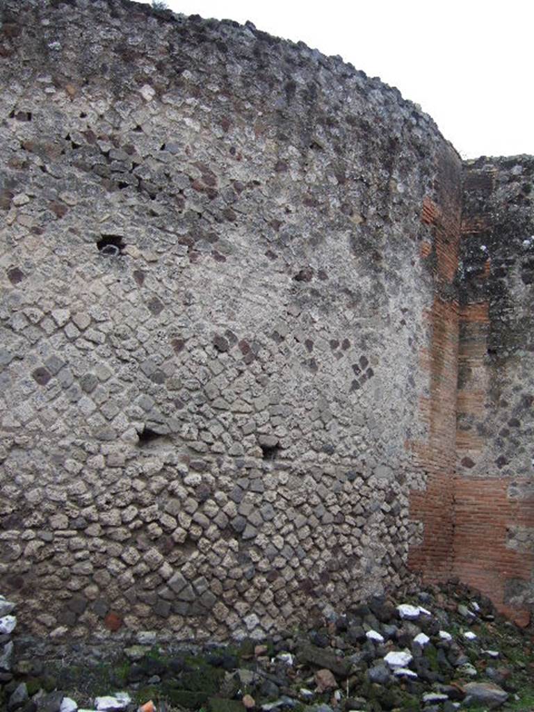 VII.9.43 Pompeii. December 2005. Rear of apsed wall of VII.9.3, looking west from entrance doorway.