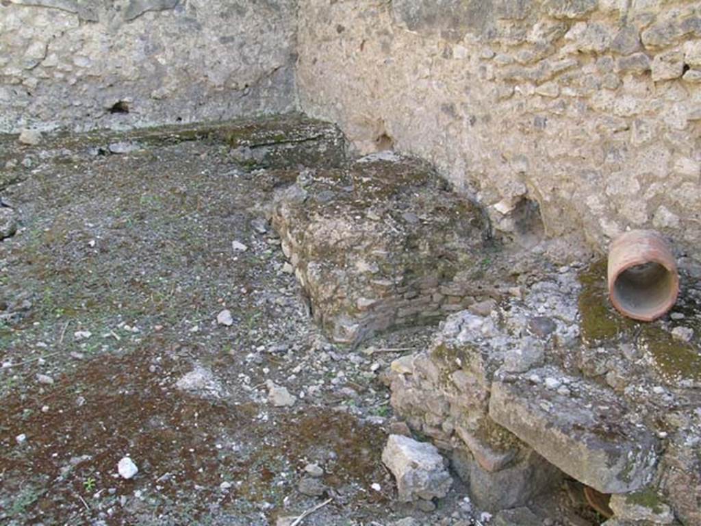 VII.9.44 Pompeii. June 2005. Looking south-west across the rear room. Photo courtesy of Nicolas Monteix.

