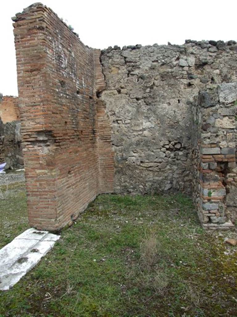 VII.9.47 Pompeii.  March 2009.  Room 3.  Anteroom.  Looking north, with door to atrium and door to Triclinium.