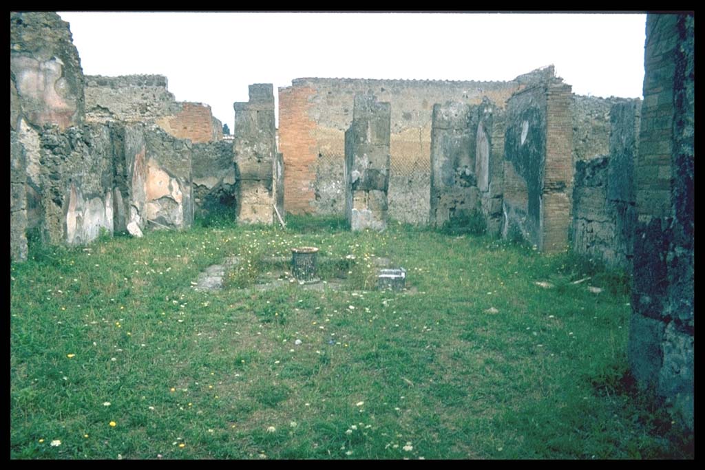 VII.9.47 Pompeii. Room 6, tablinum.  Looking north towards atrium and entrance from tablinum.
Photographed 1970-79 by Günther Einhorn, picture courtesy of his son Ralf Einhorn.
