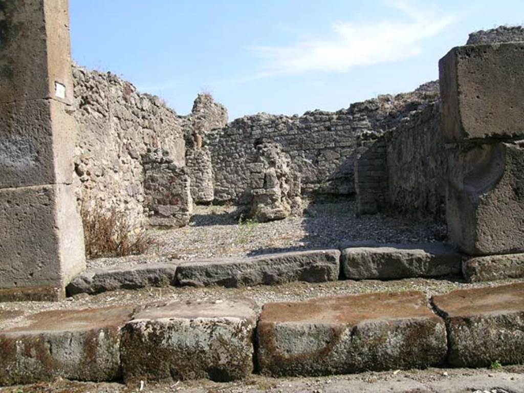 VII.9.50 Pompeii. June 2005. Looking south across shop, to two rear rooms. Photo courtesy of Nicolas Monteix.
