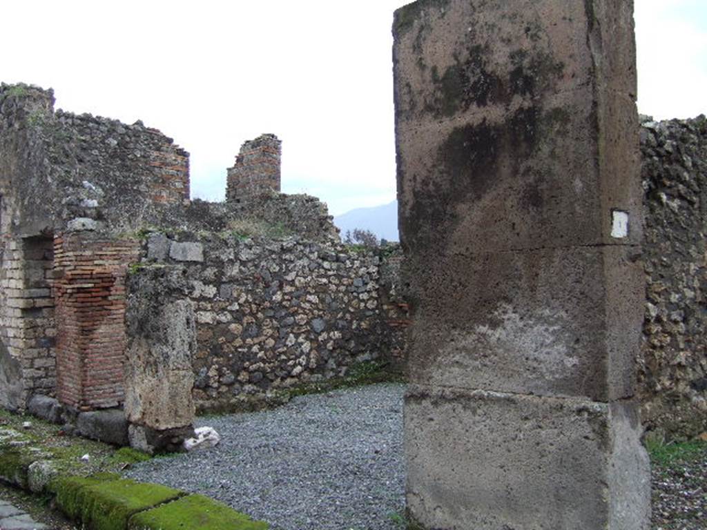 VII.9.51 Pompeii. December 2005. Entrance doorway.