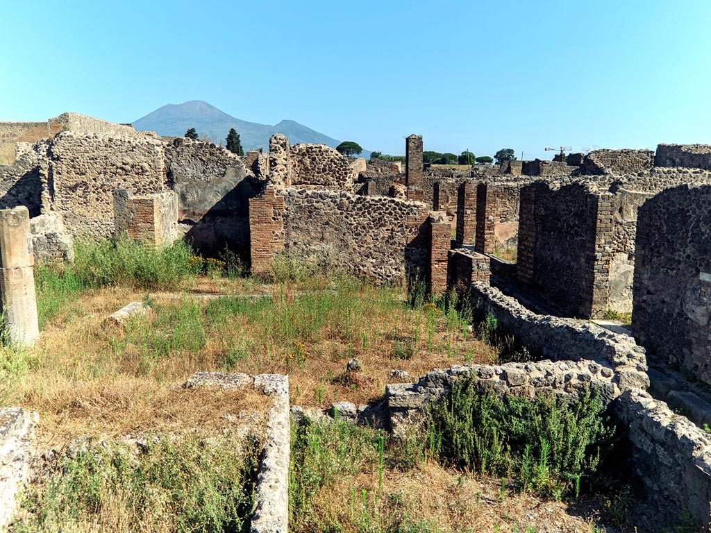 VII.9.60 Pompeii. April 2022. Looking north towards area of peristyle, from the top of Eumachia’s Building. 
VII.9.61/62 is in the lower right-hand corner.  Photo courtesy of Giuseppe Ciaramella.
