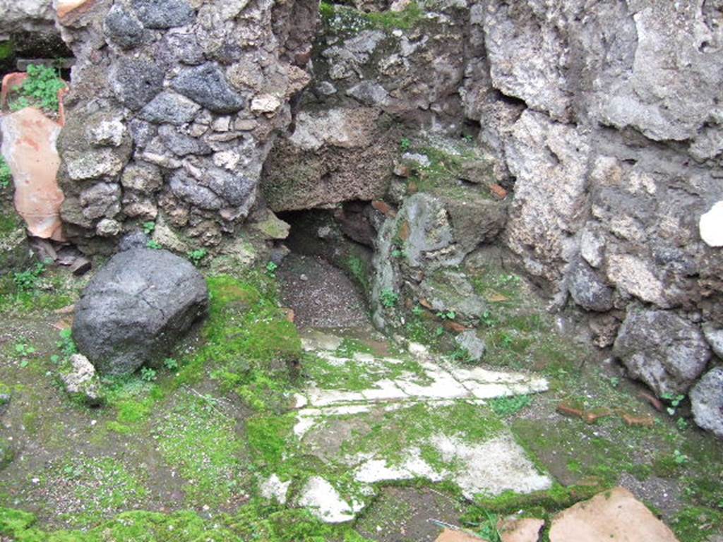 VII.9.63 Pompeii. December 2005. Latrine in kitchen or work area.