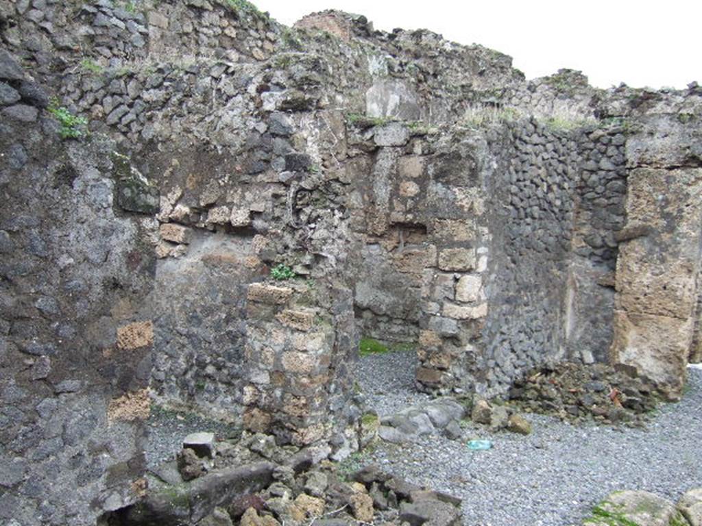 VII.9.63 Pompeii. December 2005. West side of atrium.