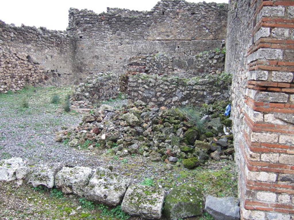 VII.10.7 Pompeii.  December 2005.  Looking east along south side. 