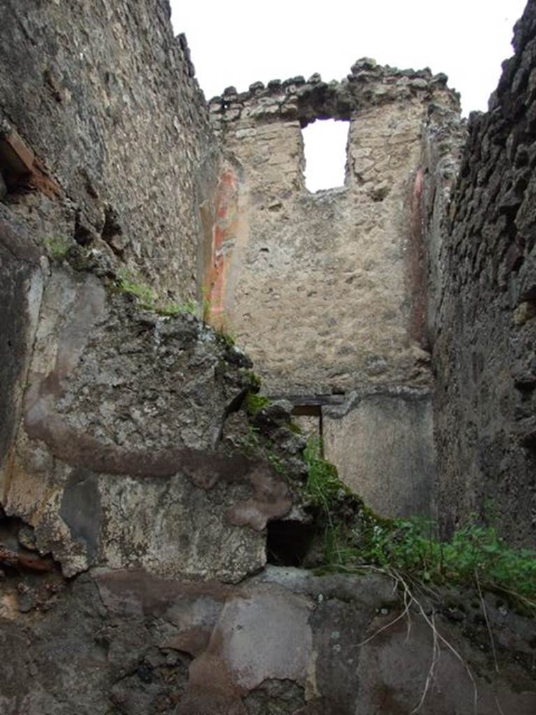 VII.10.9 Pompeii. March 2009. North wall of cubiculum.  Also at the rear, the upper north wall of other cubiculum, and upper window onto Vicolo del Balcone Pensile.
