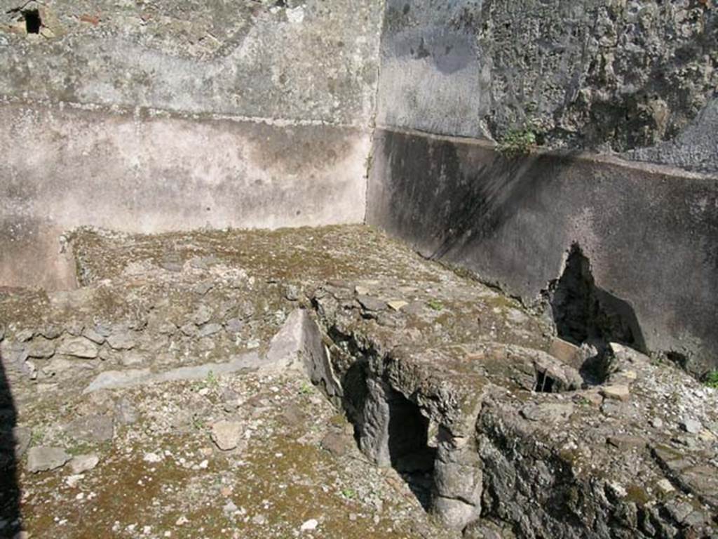 VII.10.13 Pompeii. June 2005. Looking towards south-east corner. Photo courtesy of Nicolas Monteix.