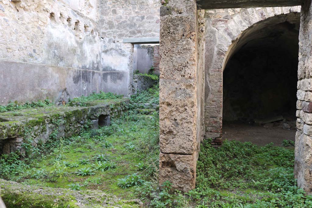 VII.10.13, Pompeii. December 2018. Looking towards doorway to room with vaulted rear area. . Photo courtesy of Aude Durand.