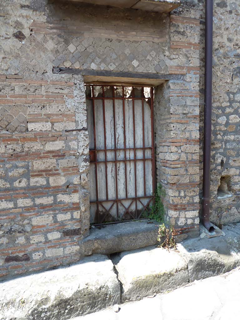 VII.10.14 Pompeii. May 2010. Looking west to entrance doorway on Vicolo della Maschera.