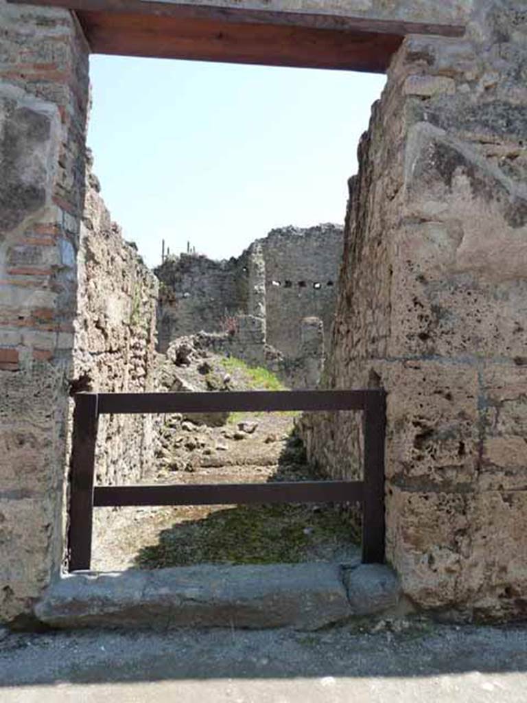 VII.11.2 Pompeii. May 2010. Entrance. Looking east.