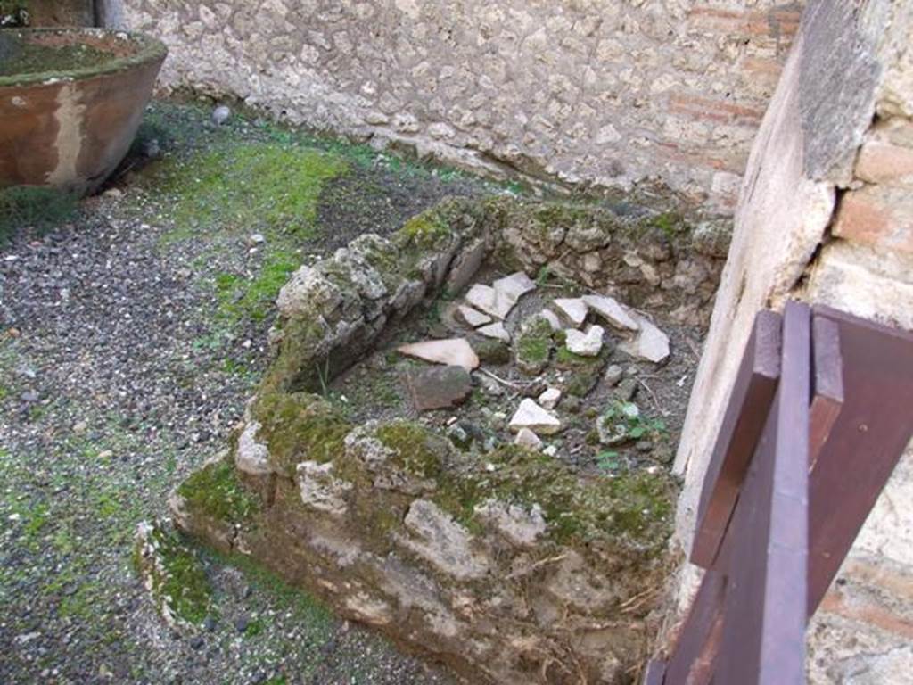 VII.11.5 Pompeii. December 2007. Remains of wash basin in south west corner.