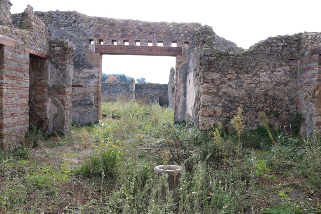 VII.11.6 Pompeii. December 2018. 
Looking south across atrium towards tablinum, from entrance doorway. Photo courtesy of Aude Durand.
