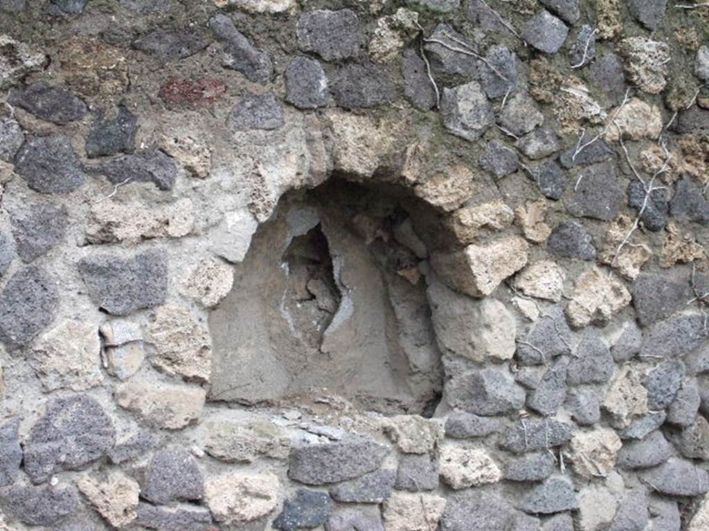 VII.11.6 Pompeii.  Hospitium.  December 2005.  Niche in west wall.