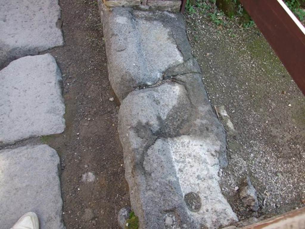 VII.11.8 Pompeii. December 2007. Entrance sill.