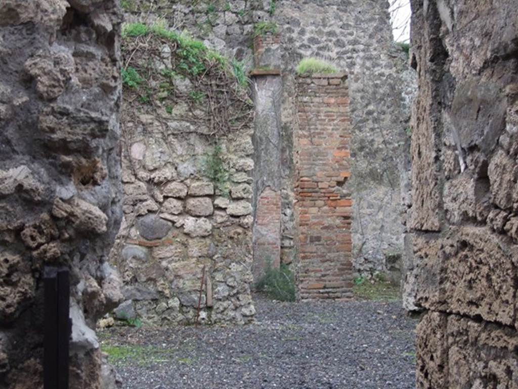 VII.11.10 Pompeii. December 2006. Looking south from entrance.