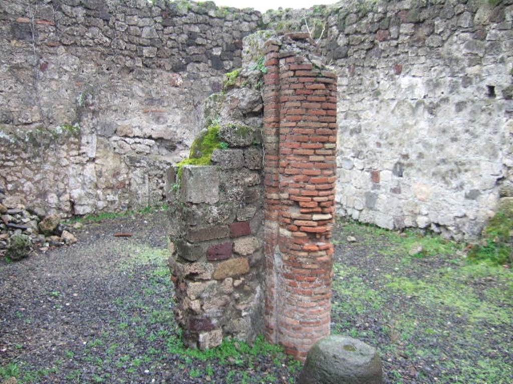 VII.11.10 Pompeii. December 2005. Looking south-east across garden towards oecus, from north-portico.