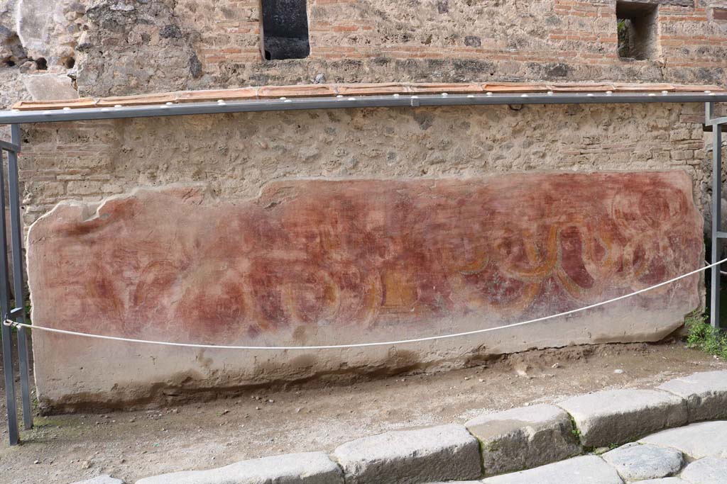 VII.11.12, Pompeii. December 2018. 
Street shrine between doorways VII.11.3, on left, and VII.11.12, on right. Photo courtesy of Aude Durand.
