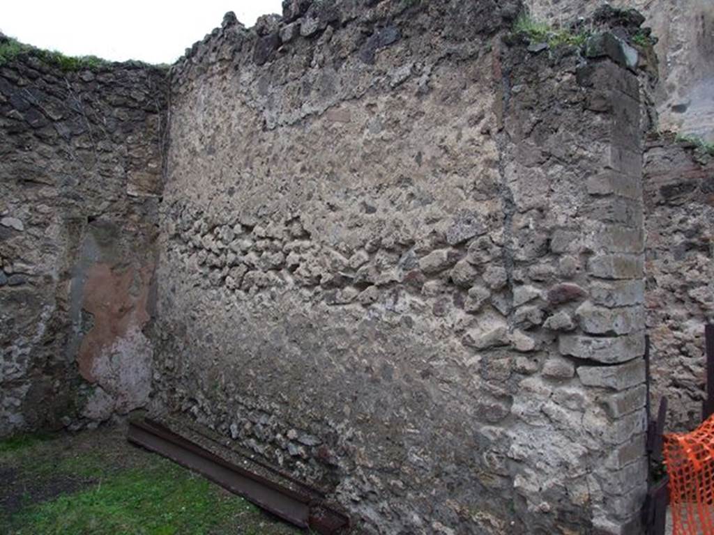 VII.11.15 Pompeii. December 2006. North wall of shop.