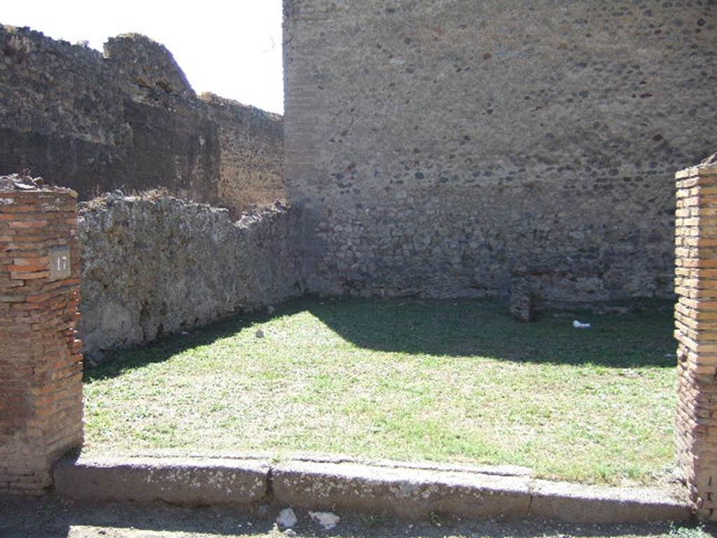 VII.11.17 Pompeii. September 2005. Looking west from Vicolo del Lupanare.