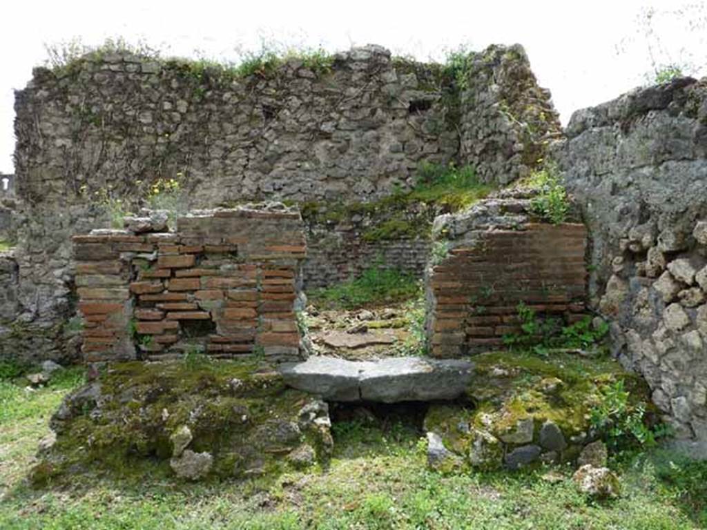 VII.12.1 Pompeii. May 2010. Oven.