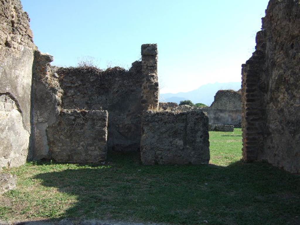 VII.12.4 Pompeii.  September 2005.  South wall with small rear room and doorway to atrium of VII.12.3.