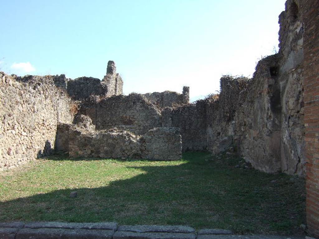 VII.12.5 Pompeii.  September 2005.  South wall with doorway to rear room.