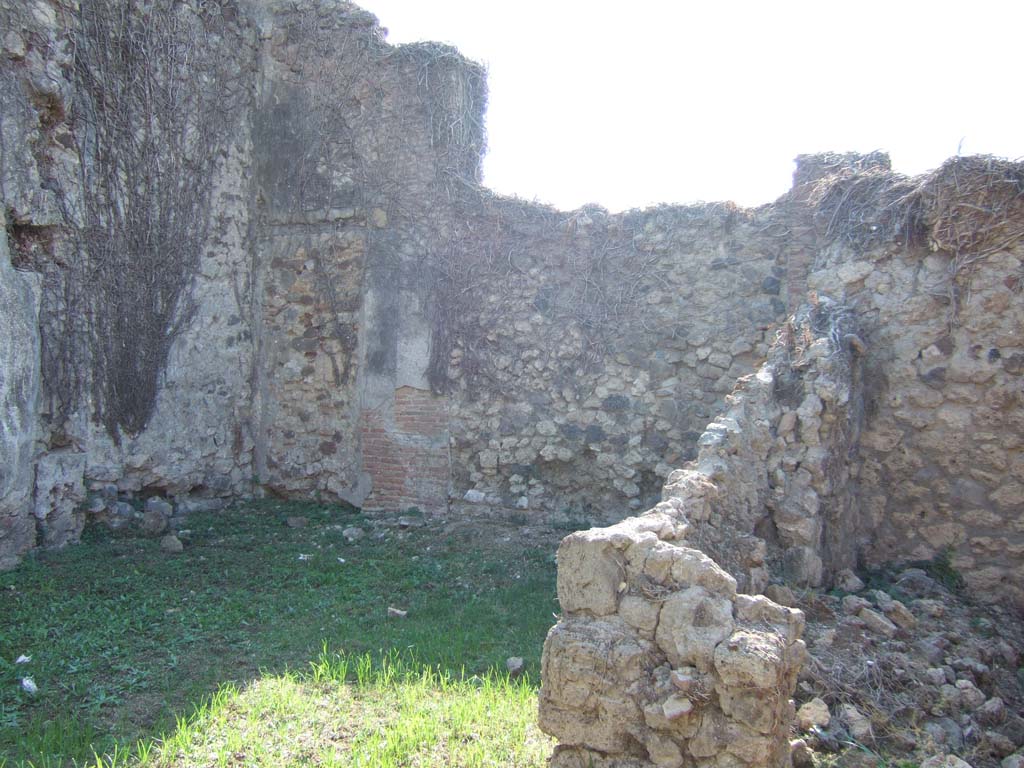 VII.12.7 Pompeii. September 2005. Looking west to south-west corner.