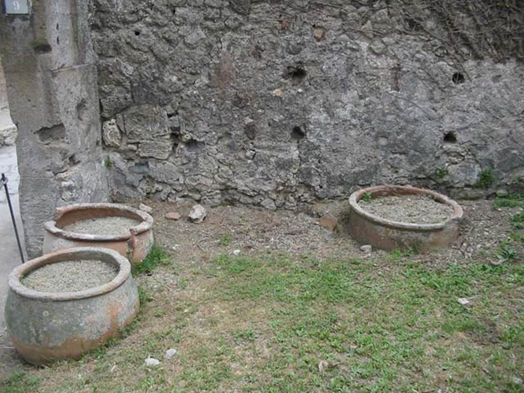 VII.12.9 Pompeii. May 2003. Looking east across shop with three large terracotta pots. Photo courtesy of Nicolas Monteix.