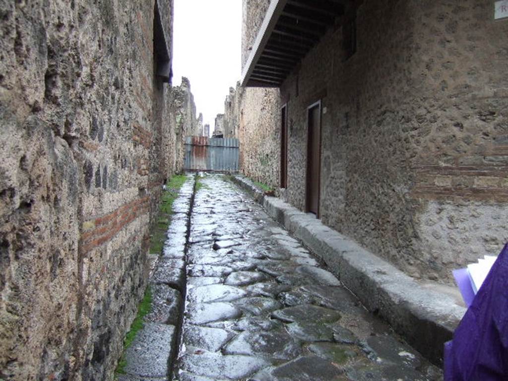 VII.11 Pompeii. December 2005. Vicolo del Balcone Pensile, looking west. VII.12.19 on right.
