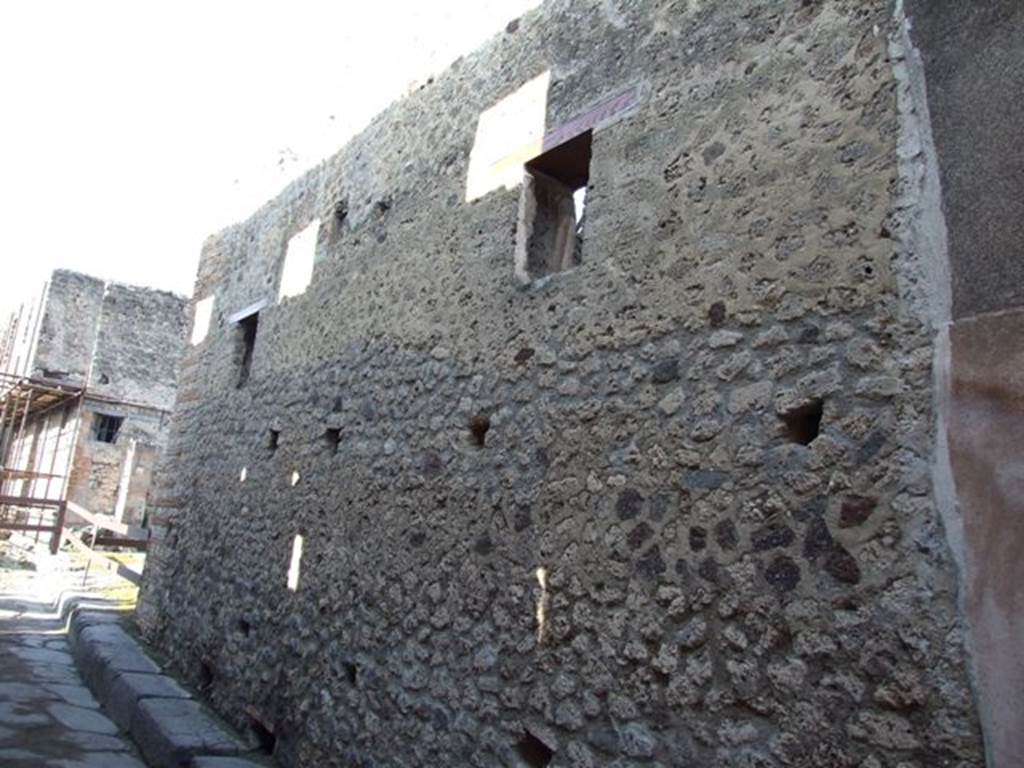 VII.12.23 Pompeii. December 2007. Looking west along front wall between VII.12.23 and VII.12.24.