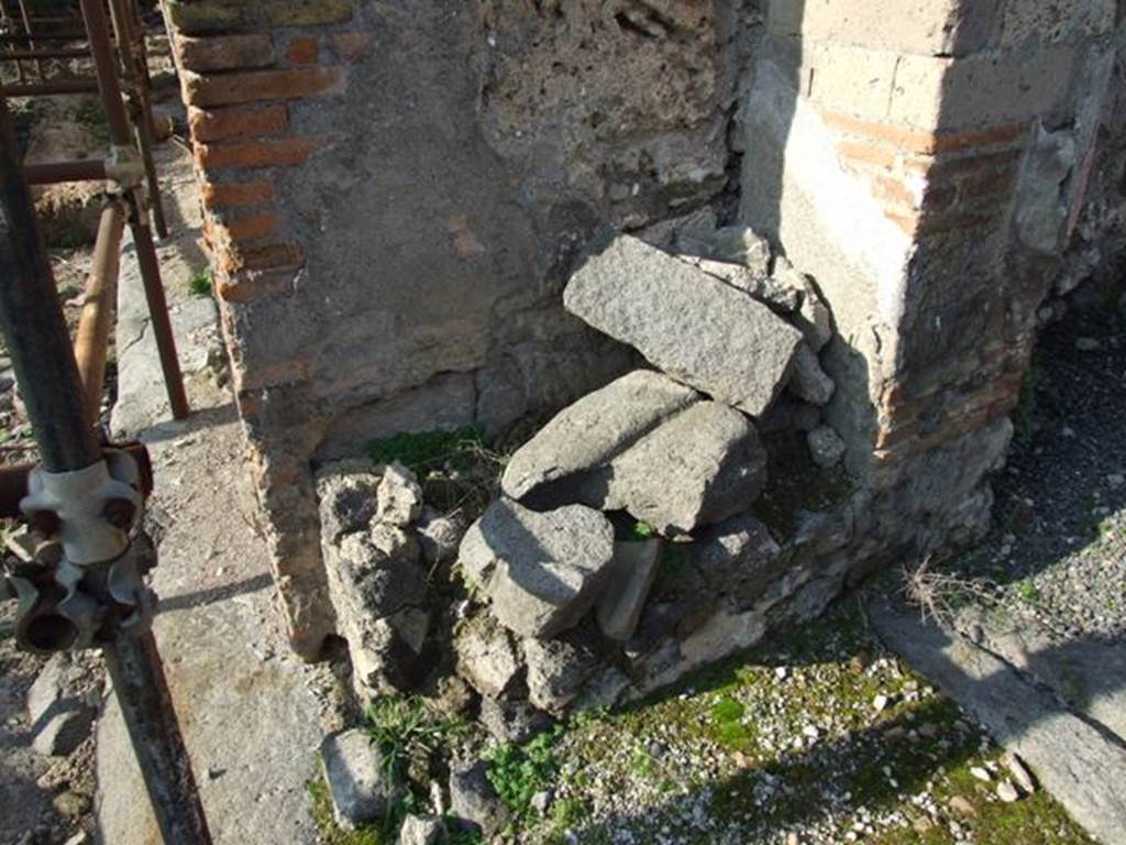 VII.12.27 Pompeii. December 2007. Area on west side outside the entrance.