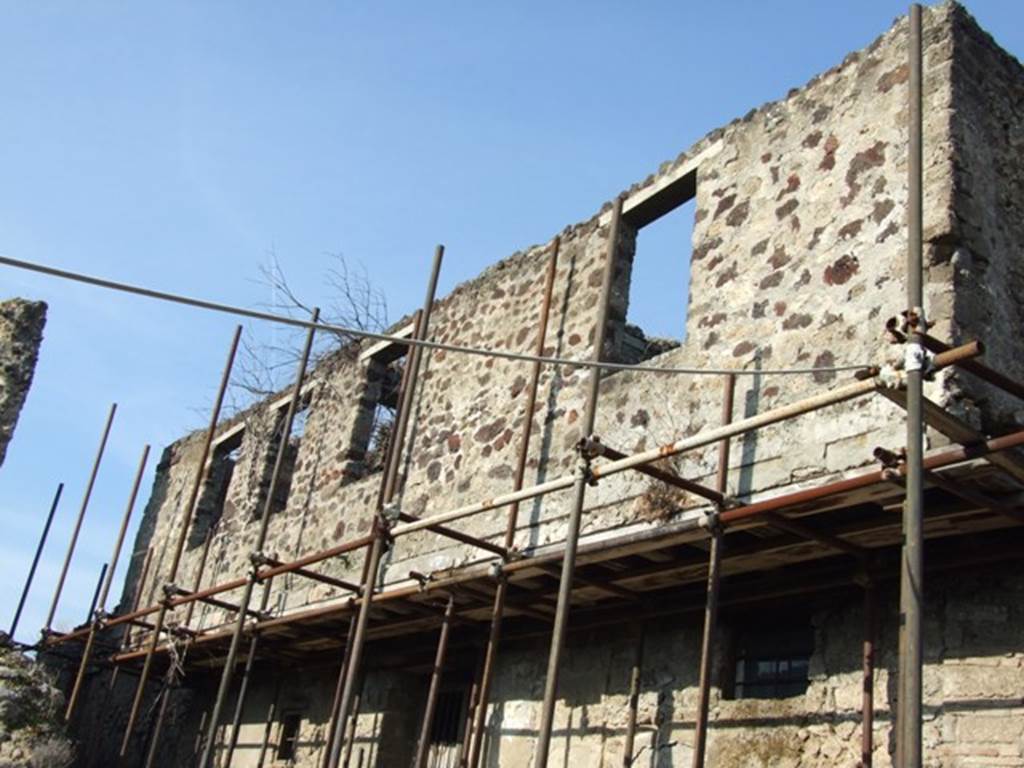 VII.12.28 Pompeii.  Casa del Balcone Pensile or House of the Hanging Balcony. Upper floor.  December 2007.