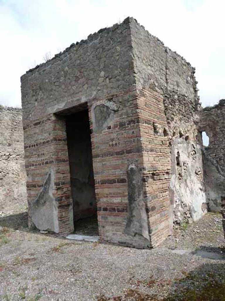 VII.13.4 Pompeii. May 2010. Cubiculum on east side of atrium.