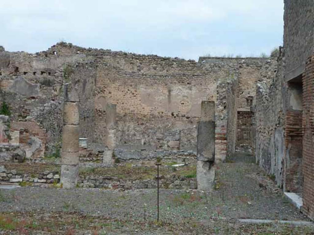 VII.13.4 Pompeii. May 2010. Looking north across atrium to peristyle.