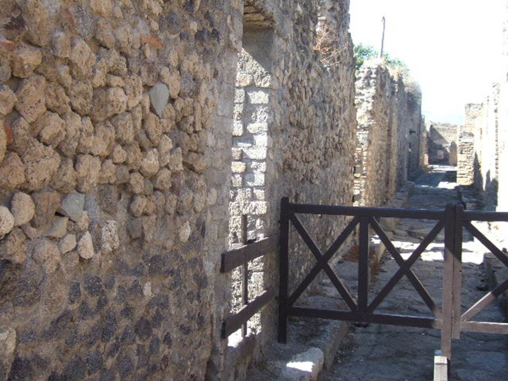 VII.13.11 Pompeii. September 2005. Entrance doorway.