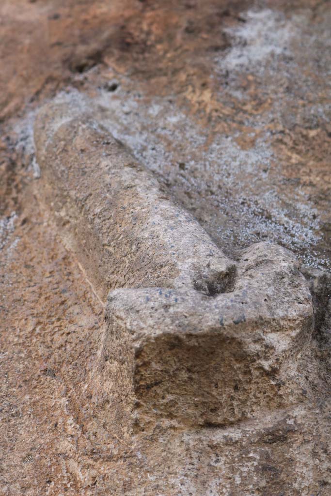 VII.13.14 Pompeii. December 2018. 
Phallus carved in stone block at corner of Vicolo della Maschera and Vicolo degli Scheletri. 
Photo courtesy of Aude Durand.
