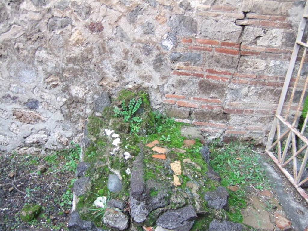 VII.13.18 Pompeii. December 2005. Looking west towards steps to upper floor.