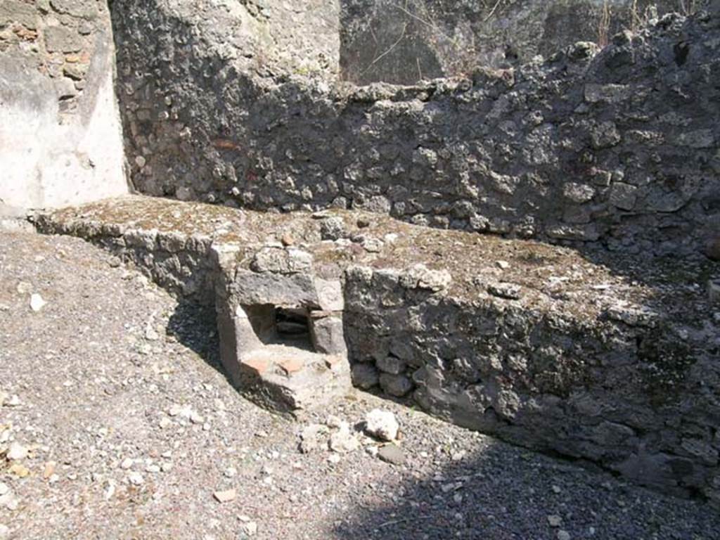 VII.13.21 Pompeii. June 2005. Masonry bench with hearth. Photo courtesy of Nicolas Monteix.