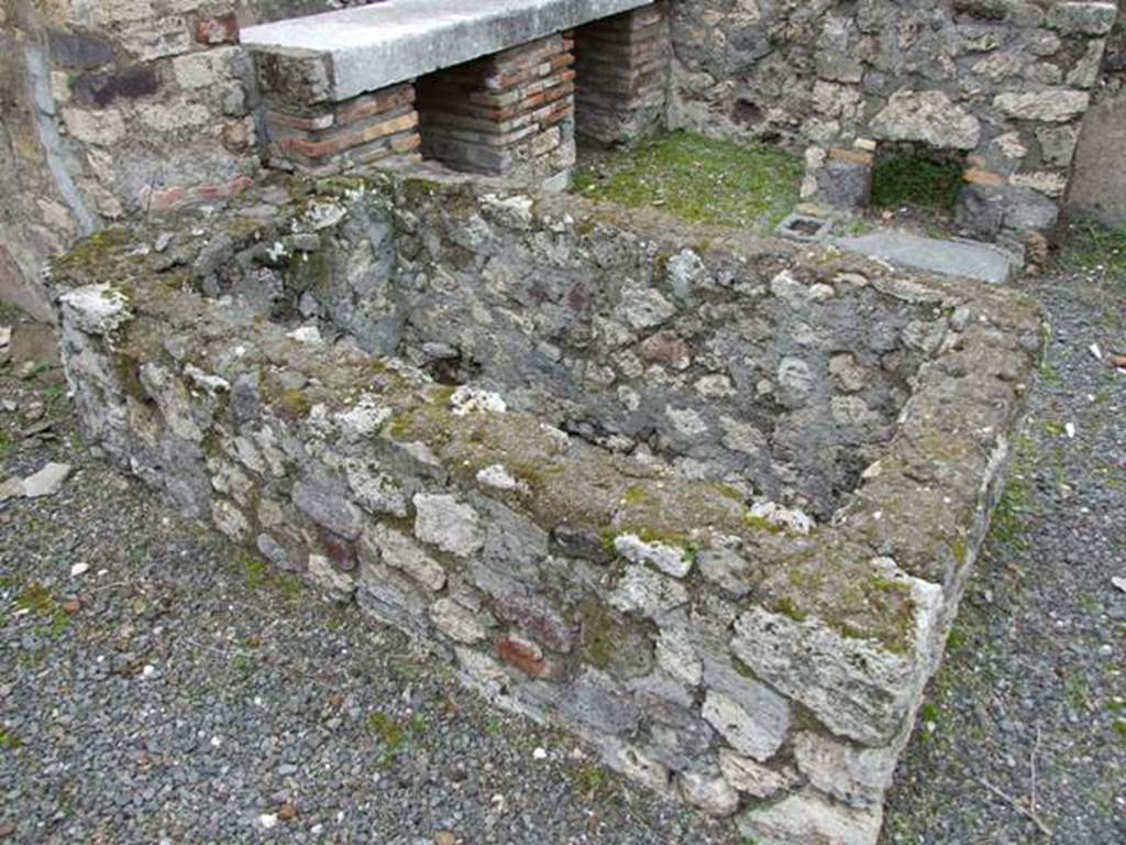 VII.14.5 Pompeii.  March 2009. Room 21.  Basin or tank.