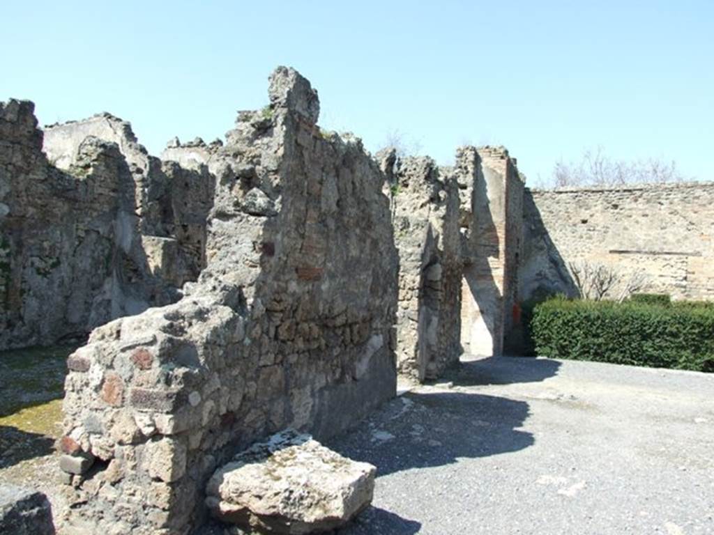 VII.14.9 Pompeii. March 2009. Room 5, west wall of tablinum, with doorways to room 5 and room 6.