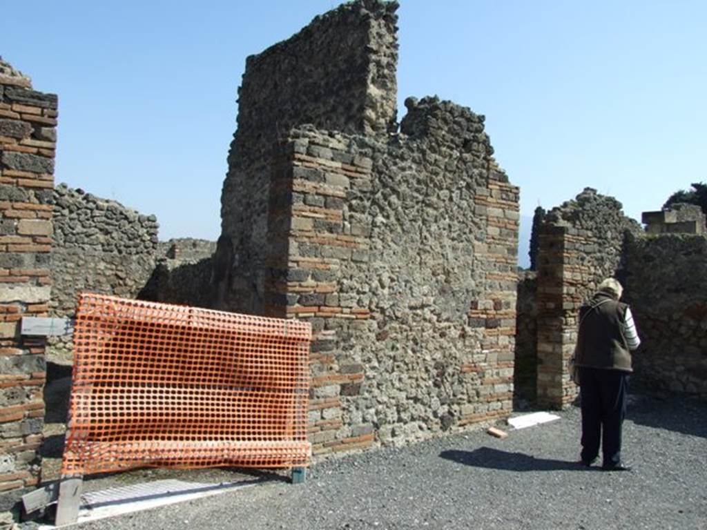 VII.14.9 Pompeii.  March 2009. Room 17,  and  Room 18  Doorways in east wall of atrium.