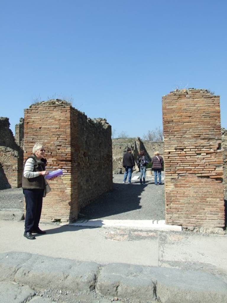 VII.14.9 Pompeii. March 2009. Entrance doorway, looking north along entrance corridor.