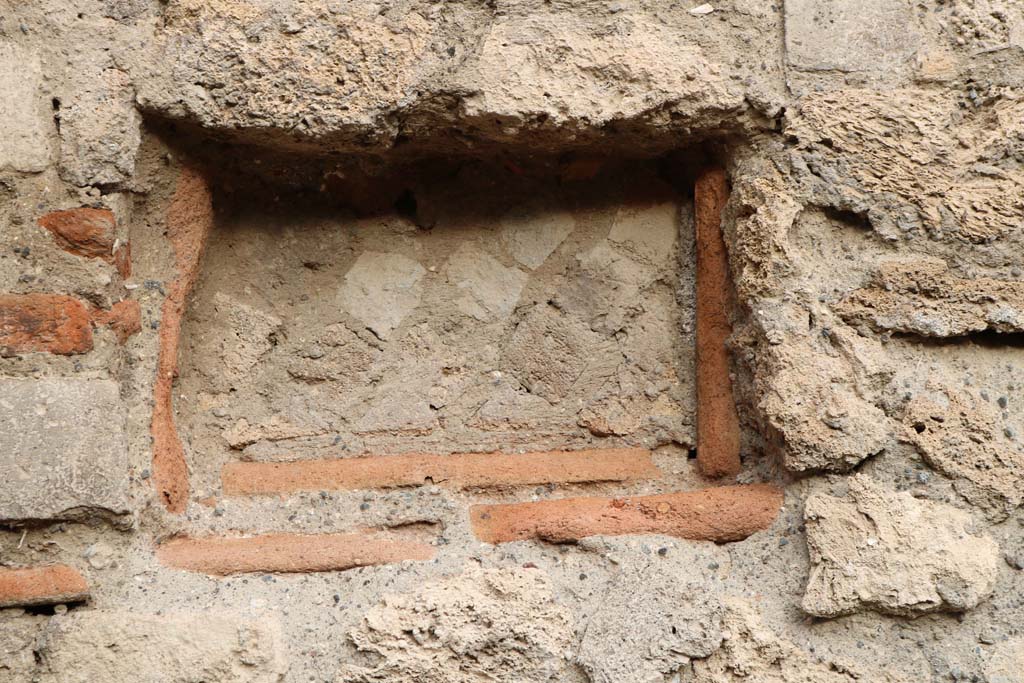 VII.14.10, Pompeii. December 2018. Niche set into north wall of shop. Photo courtesy of Aude Durand.