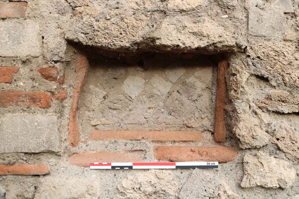 VII.14.10, Pompeii. December 2018. Detail of niche set into north wall of shop. Photo courtesy of Aude Durand.